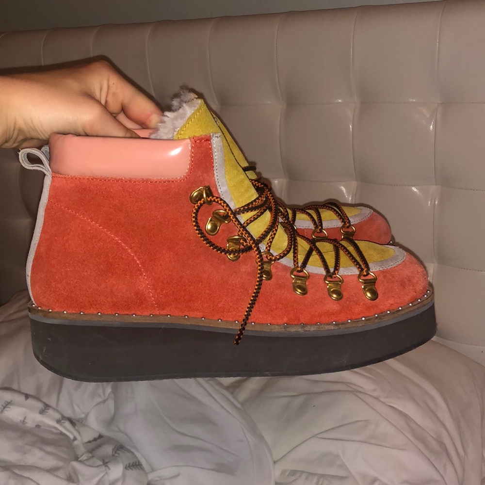 BRAND NEW NEVER WORN🌞 free people fur lined boots.